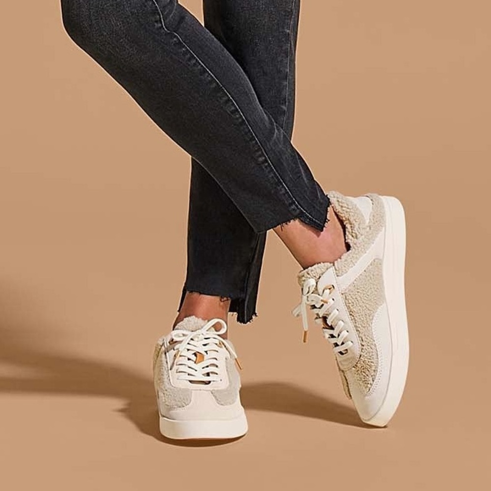 OluKai Kilea Heu Shearling Chunky Leather Suede Sneaker in Tapa Womens Size 7.5